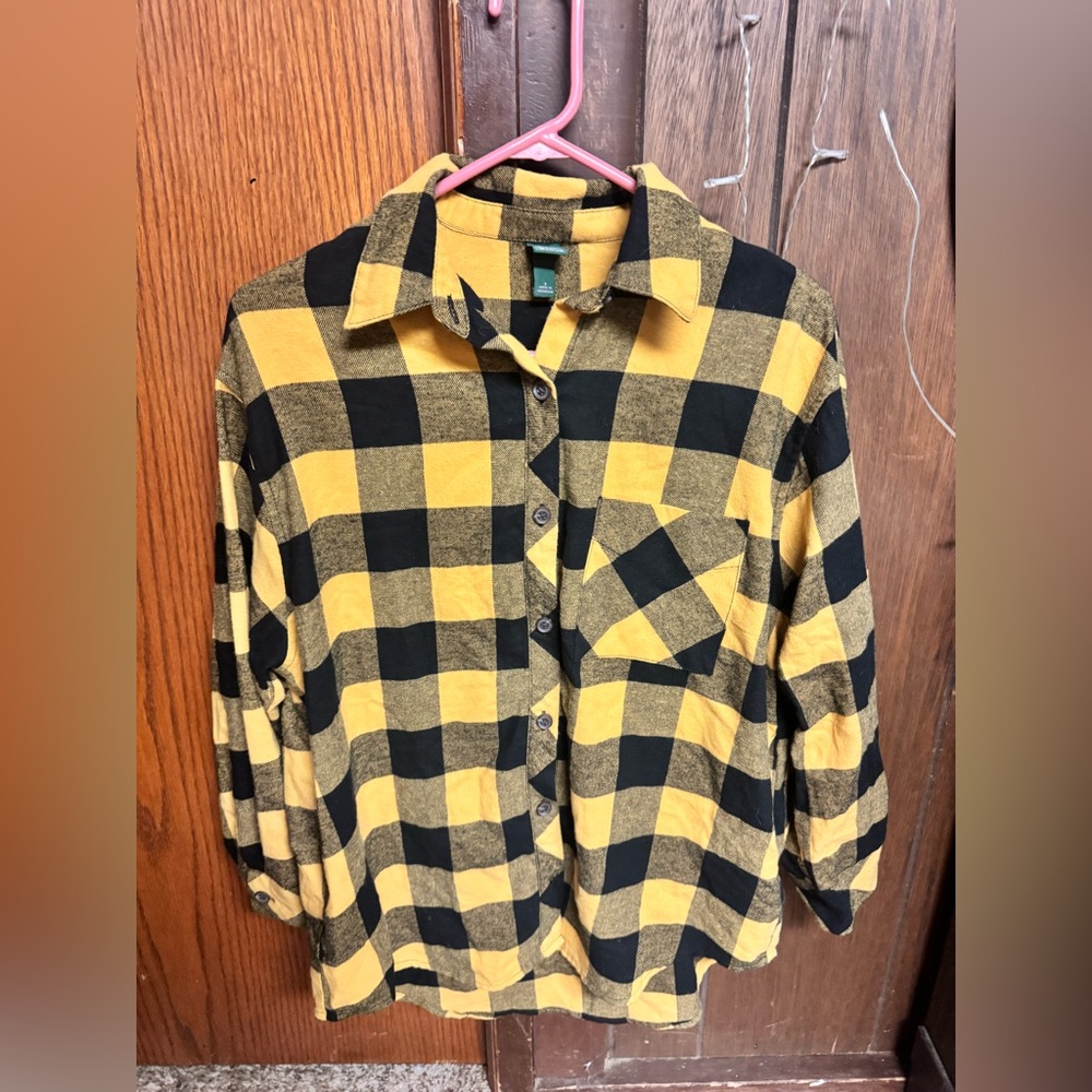 Wild Fable yellow and Black button up flannel